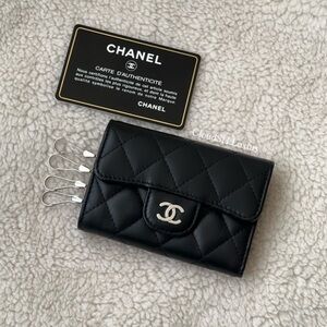 Auth Chanel Classic Flap Black Lambskin 4 Ring Key Holder w/ Silver hdw